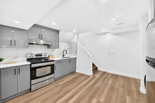 545 Madeira Drive Ne, Calgary, AB - Indoor Photo Showing Kitchen With Upgraded Kitchen