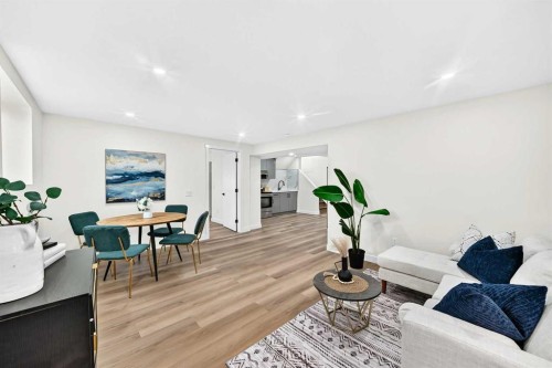 545 Madeira Drive Ne, Calgary, AB - Indoor Photo Showing Living Room