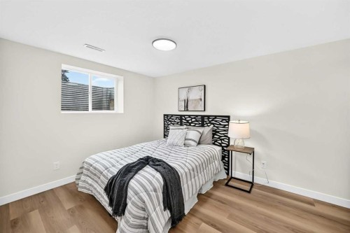 545 Madeira Drive Ne, Calgary, AB - Indoor Photo Showing Bedroom