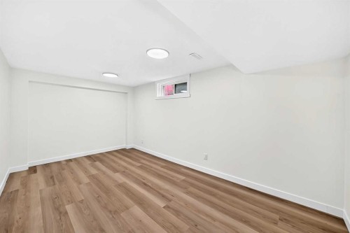 545 Madeira Drive Ne, Calgary, AB - Indoor Photo Showing Other Room