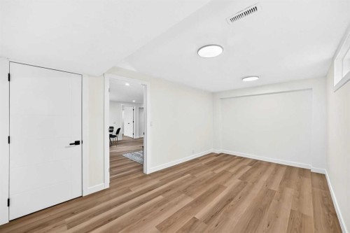545 Madeira Drive Ne, Calgary, AB - Indoor Photo Showing Other Room