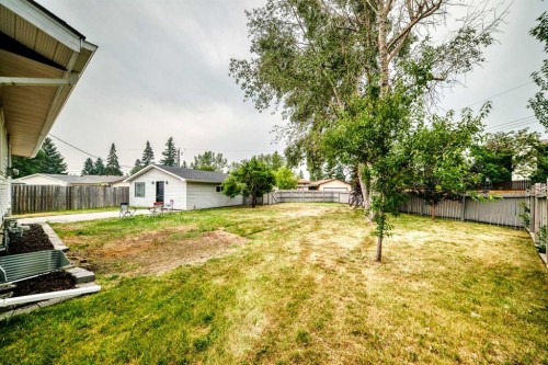 545 Madeira Drive Ne, Calgary, AB - Outdoor