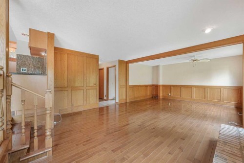 9144 Oakmount Drive Sw, Calgary, AB - Indoor Photo Showing Other Room