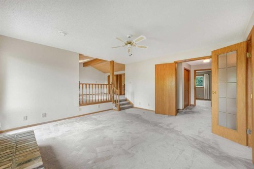 9144 Oakmount Drive Sw, Calgary, AB - Indoor Photo Showing Other Room