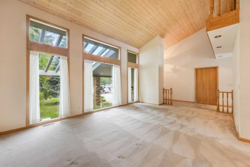 9144 Oakmount Drive Sw, Calgary, AB - Indoor Photo Showing Other Room