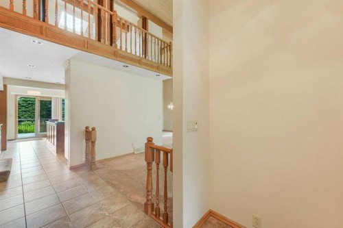 9144 Oakmount Drive Sw, Calgary, AB - Indoor Photo Showing Other Room