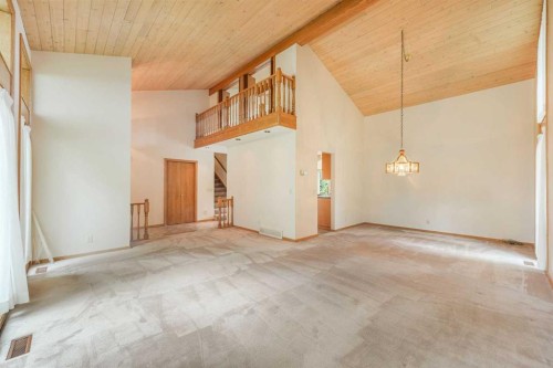 9144 Oakmount Drive Sw, Calgary, AB - Indoor Photo Showing Other Room