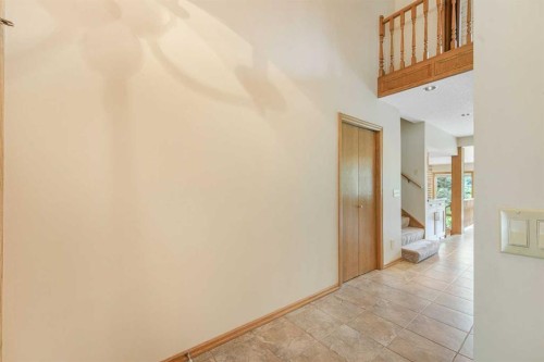 9144 Oakmount Drive Sw, Calgary, AB - Indoor Photo Showing Other Room