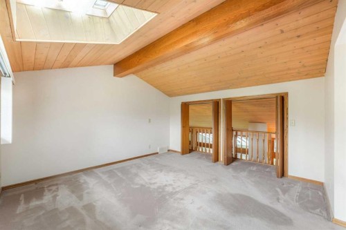 9144 Oakmount Drive Sw, Calgary, AB - Indoor Photo Showing Other Room