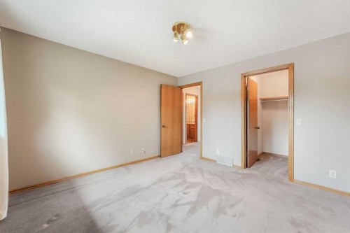 9144 Oakmount Drive Sw, Calgary, AB - Indoor Photo Showing Other Room