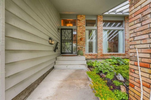 9144 Oakmount Drive Sw, Calgary, AB - Outdoor