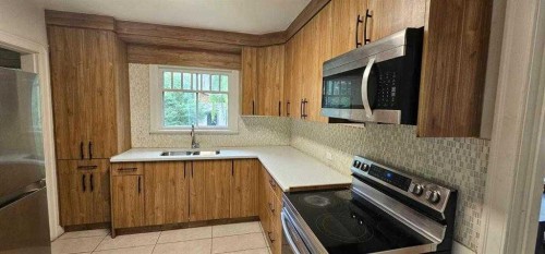 1402 4 Street Nw, Calgary, AB - Indoor Photo Showing Kitchen With Double Sink