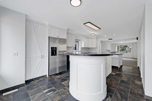 2622 24A Street Sw, Calgary, AB - Indoor Photo Showing Kitchen With Upgraded Kitchen