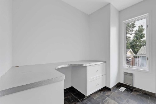 2622 24A Street Sw, Calgary, AB - Indoor Photo Showing Other Room