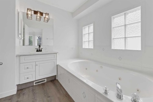 2622 24A Street Sw, Calgary, AB - Indoor Photo Showing Bathroom