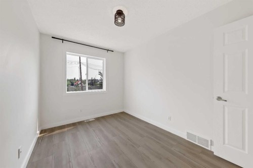 2622 24A Street Sw, Calgary, AB - Indoor Photo Showing Other Room