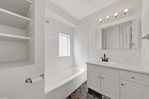 2622 24A Street Sw, Calgary, AB - Indoor Photo Showing Bathroom