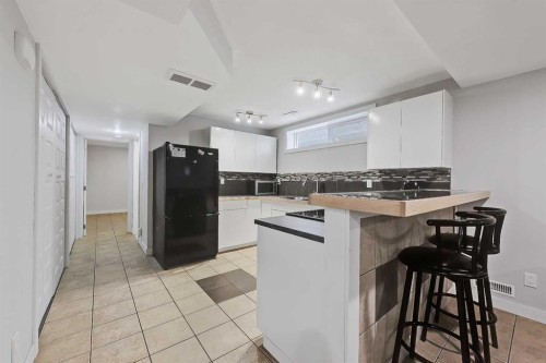 2622 24A Street Sw, Calgary, AB - Indoor