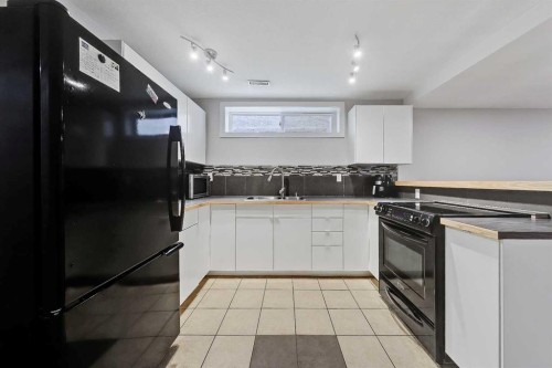 2622 24A Street Sw, Calgary, AB - Indoor Photo Showing Kitchen With Double Sink