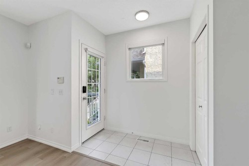 2622 24A Street Sw, Calgary, AB - Indoor Photo Showing Other Room
