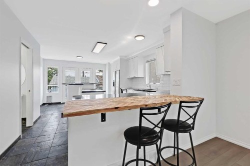 2622 24A Street Sw, Calgary, AB - Indoor Photo Showing Kitchen