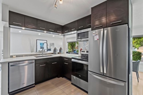 38 Westwood Drive Sw, Calgary, AB - Indoor Photo Showing Kitchen With Stainless Steel Kitchen With Upgraded Kitchen