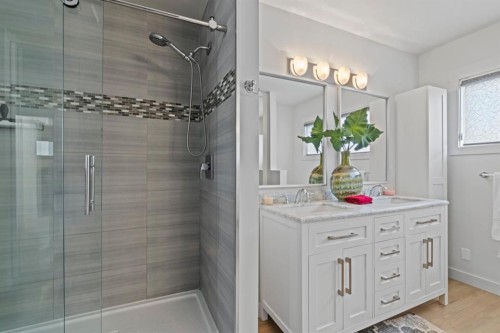 38 Westwood Drive Sw, Calgary, AB - Indoor Photo Showing Bathroom