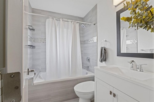 38 Westwood Drive Sw, Calgary, AB - Indoor Photo Showing Bathroom