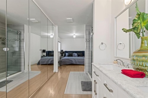 38 Westwood Drive Sw, Calgary, AB - Indoor Photo Showing Bathroom