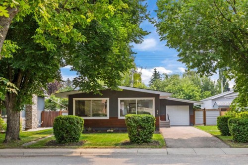 38 Westwood Drive Sw, Calgary, AB - Outdoor