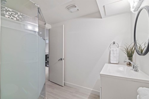 38 Westwood Drive Sw, Calgary, AB - Indoor