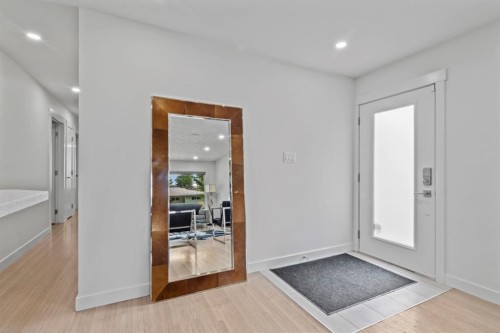 38 Westwood Drive Sw, Calgary, AB - Indoor Photo Showing Other Room