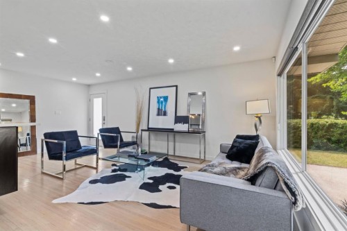38 Westwood Drive Sw, Calgary, AB - Indoor
