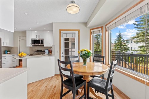 626 Hawkhill Place Nw, Calgary, AB - Indoor Photo Showing Other Room