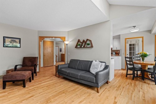 626 Hawkhill Place Nw, Calgary, AB - Indoor Photo Showing Living Room