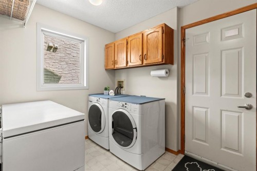 626 Hawkhill Place Nw, Calgary, AB - Indoor Photo Showing Laundry Room