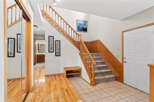 626 Hawkhill Place Nw, Calgary, AB - Indoor Photo Showing Other Room