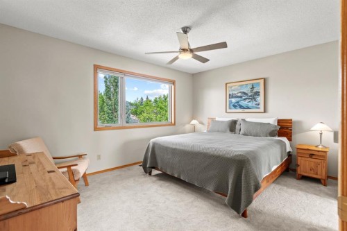 626 Hawkhill Place Nw, Calgary, AB - Indoor Photo Showing Bedroom