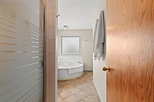 626 Hawkhill Place Nw, Calgary, AB - Indoor