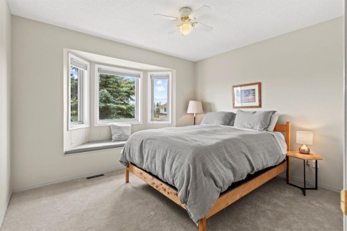 626 Hawkhill Place Nw, Calgary, AB - Indoor Photo Showing Bedroom