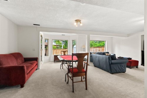 626 Hawkhill Place Nw, Calgary, AB - Indoor Photo Showing Living Room
