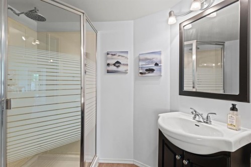 626 Hawkhill Place Nw, Calgary, AB - Indoor Photo Showing Bathroom