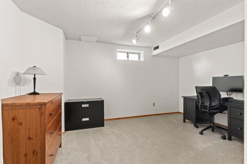 626 Hawkhill Place Nw, Calgary, AB - Indoor
