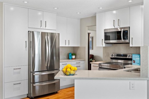 626 Hawkhill Place Nw, Calgary, AB - Indoor Photo Showing Kitchen With Upgraded Kitchen