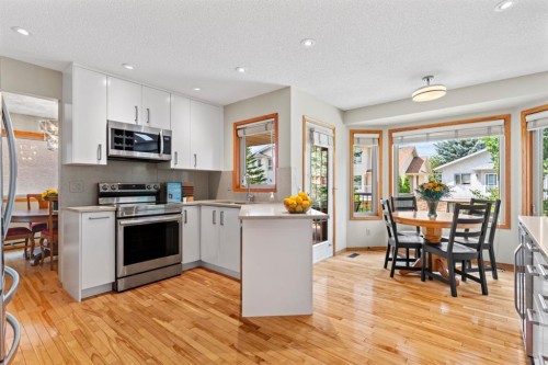 626 Hawkhill Place Nw, Calgary, AB - Indoor Photo Showing Kitchen