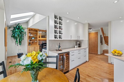 626 Hawkhill Place Nw, Calgary, AB - Indoor Photo Showing Dining Room