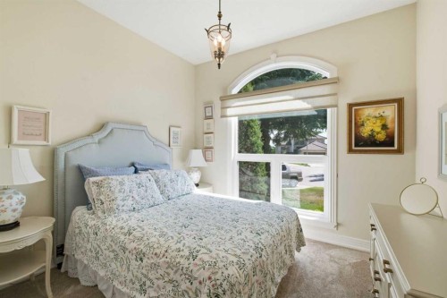 167 Valley Ridge Green Nw, Calgary, AB - Indoor Photo Showing Bedroom