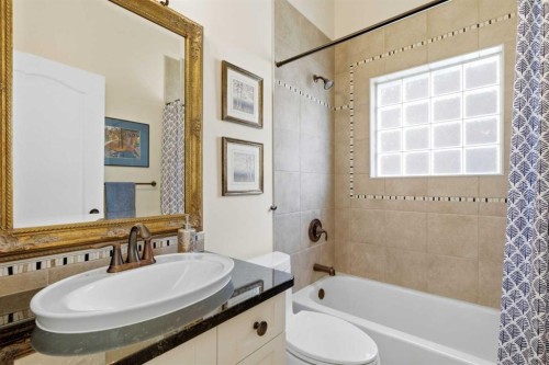 167 Valley Ridge Green Nw, Calgary, AB - Indoor Photo Showing Bathroom