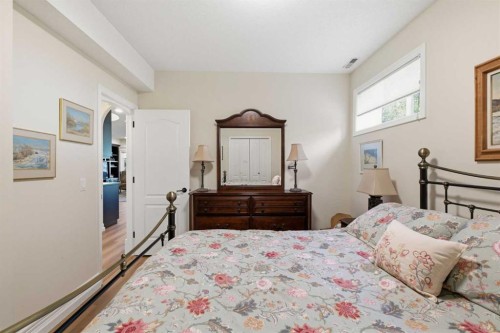 167 Valley Ridge Green Nw, Calgary, AB - Indoor Photo Showing Bedroom