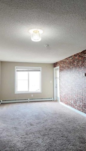 420-7110 80 Avenue Ne, Calgary, AB - Indoor Photo Showing Other Room